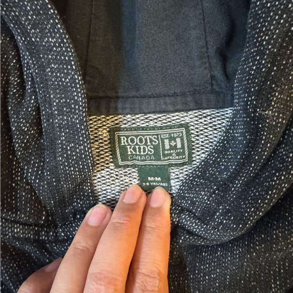 Roots Kids Gray Hoodie

#1214 - Picture 5 of 9